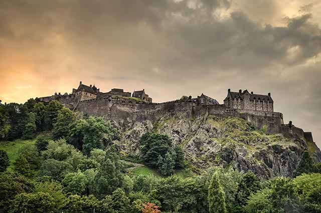 Vista del Castillo de Edimburgo durante el Free Tour de Edimburgo en español